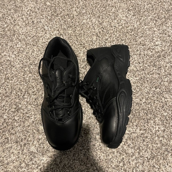 Reeboks - Picture 2 of 4